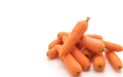 ¿Las zanahorias «otorgan» visión nocturna a quienes las consumen?