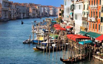 Venecia estrena botes eléctricos para su conservación