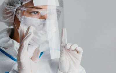 Francia lucha contra el escepticismo y obliga al personal sanitario a vacunarse