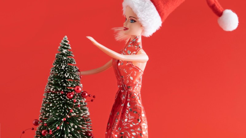 Barbie lanza muñeca en honor a creadora de la vacuna de Astrazeneca