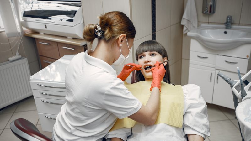 Higiene dental y ortodoncia invisible: ¿Cómo lograrlo?