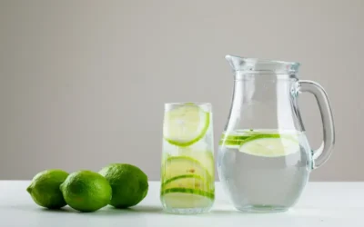 ¿Agua con limón en ayunas para adelgazar?