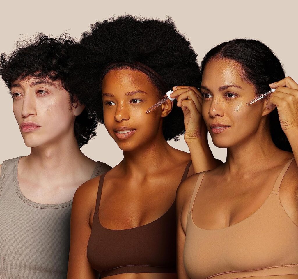 La solución ordinaria de cafeína 5% + EGCG (1.0 fl oz): reduce la apariencia de la pigmentación del contorno de ojos y la hinchazón