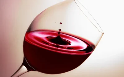 ¿Qué beneficios tiene el vino tinto para la salud?