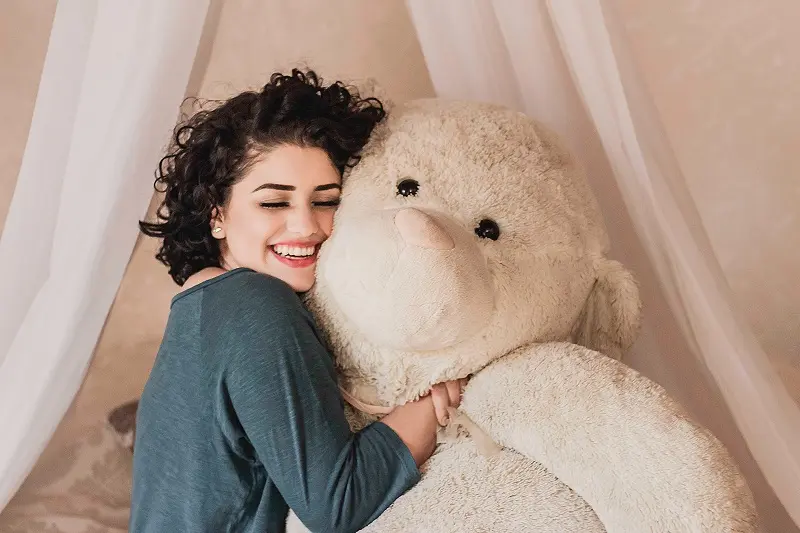 Abrazar un oso de peluche puede recomponer tus sentimientos, según estudio
