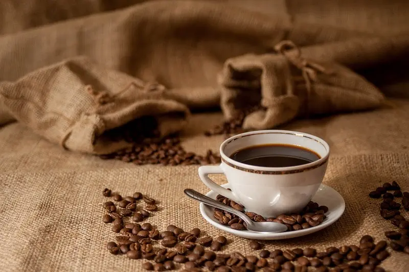¿Cuánto café se recomienda tomar al día?