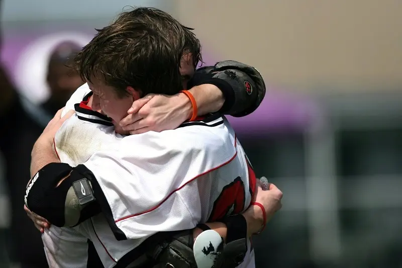 El abrazo como terapia de bienestar