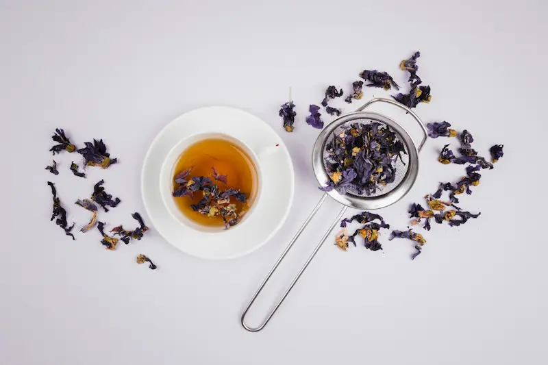Un sorbo de bienestar: Beneficios del té de lavanda para tu piel y cabello
