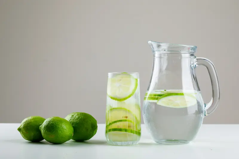 Agua con limón: ¿Cuál es el momento ideal para disfrutar de sus beneficios?