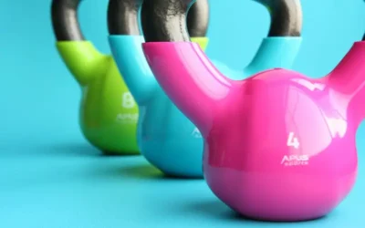 Tonifica tu cuerpo en casa: 5 ejercicios sencillos con pesas rusas