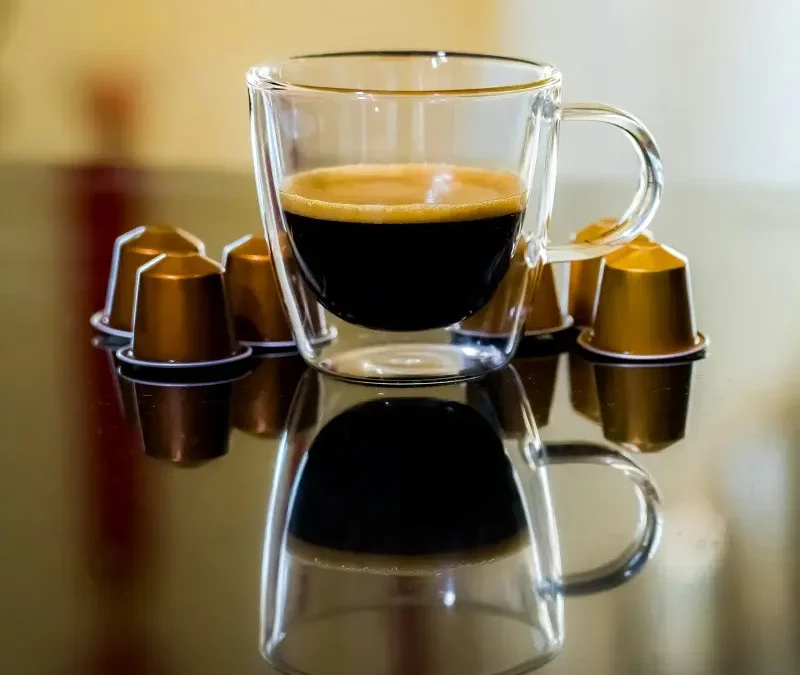 Café en Cápsulas: ¿Conveniencia o Preocupación? Un Análisis Científico