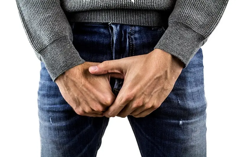 pene enterrado