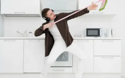 ¡Transforma tu figura en casa! 5 ejercicios fáciles con el palo de la escoba para una cintura de impacto