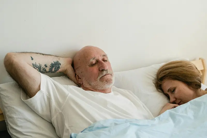 Cómo Cambia el Sueño con la Edad