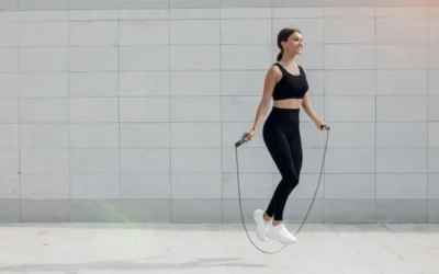 Cardio extremo en poco tiempo: 5 ejercicios de saltar la cuerda para quemar calorías